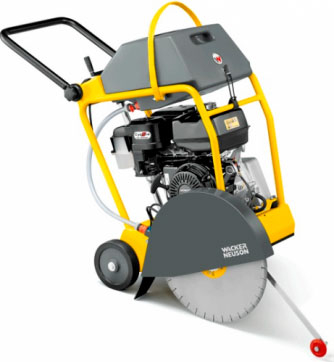 Резчик швов Wacker Neuson MFS-1350CE в прокат в Воткинске. У нас лучшая цена за сутки! Возможность взять в аренду с выгодной скидкой до 40% при экспресс доставке 24/7. И помните, ночью стоимость еще дешевле на 30%! #арендапрокат #виброплита #выгодно