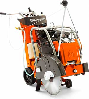 Резчик швов HUSQVARNA FS-524 в прокат в Воткинске. У нас лучшая цена за сутки! Возможность взять в аренду с выгодной скидкой до 40% при экспресс доставке 24/7. И помните, ночью стоимость еще дешевле на 30%! #арендапрокат #виброплита #выгодно